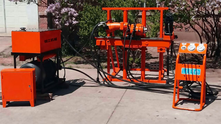 繩索取心鉆機(jī)